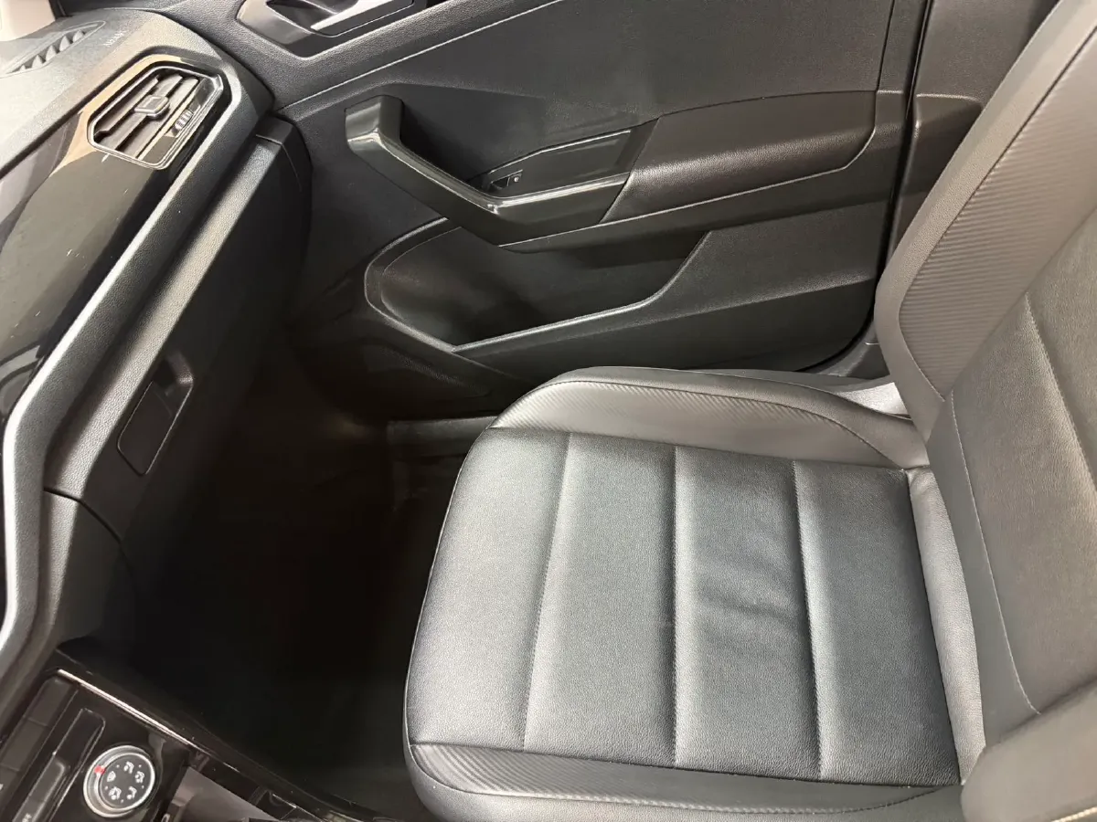 2022 Volkswagen T-Roc 1.4T 150HP L4 7DCT,autocango,china used car exporter,china ev exporter,chinese used car exporter,chinese used ev exporter