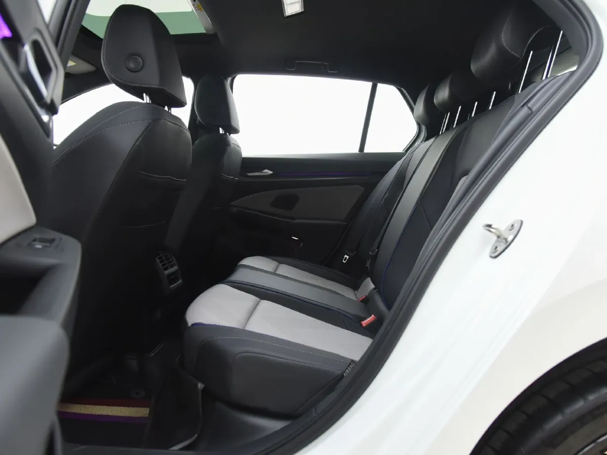 2025 Volkswagen Golf 1.5T 160HP L4 7DCT,autocango,china used car exporter,china ev exporter,chinese used car exporter,chinese used ev exporter