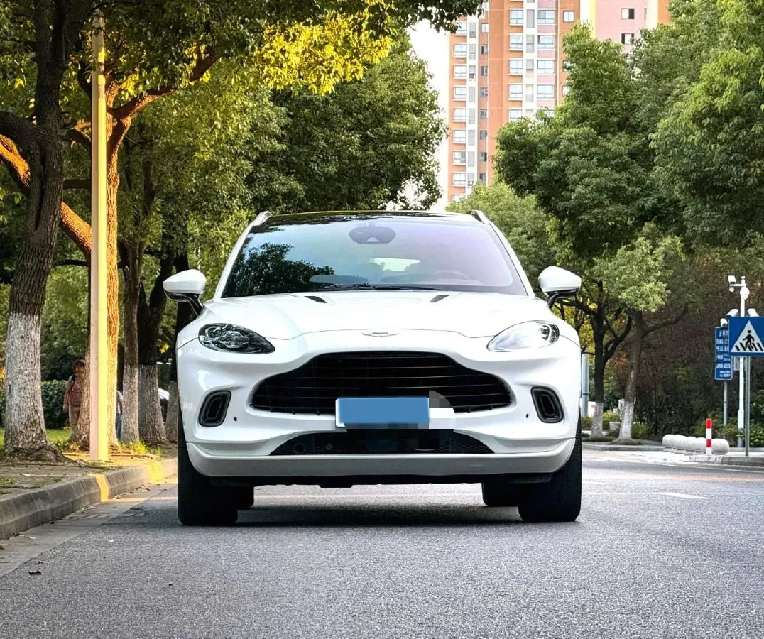 2023 Aston Martin DBX 3.0T 435HP L6 9AT,autocango,china used car exporter,china ev exporter,chinese used car exporter,chinese used ev exporter