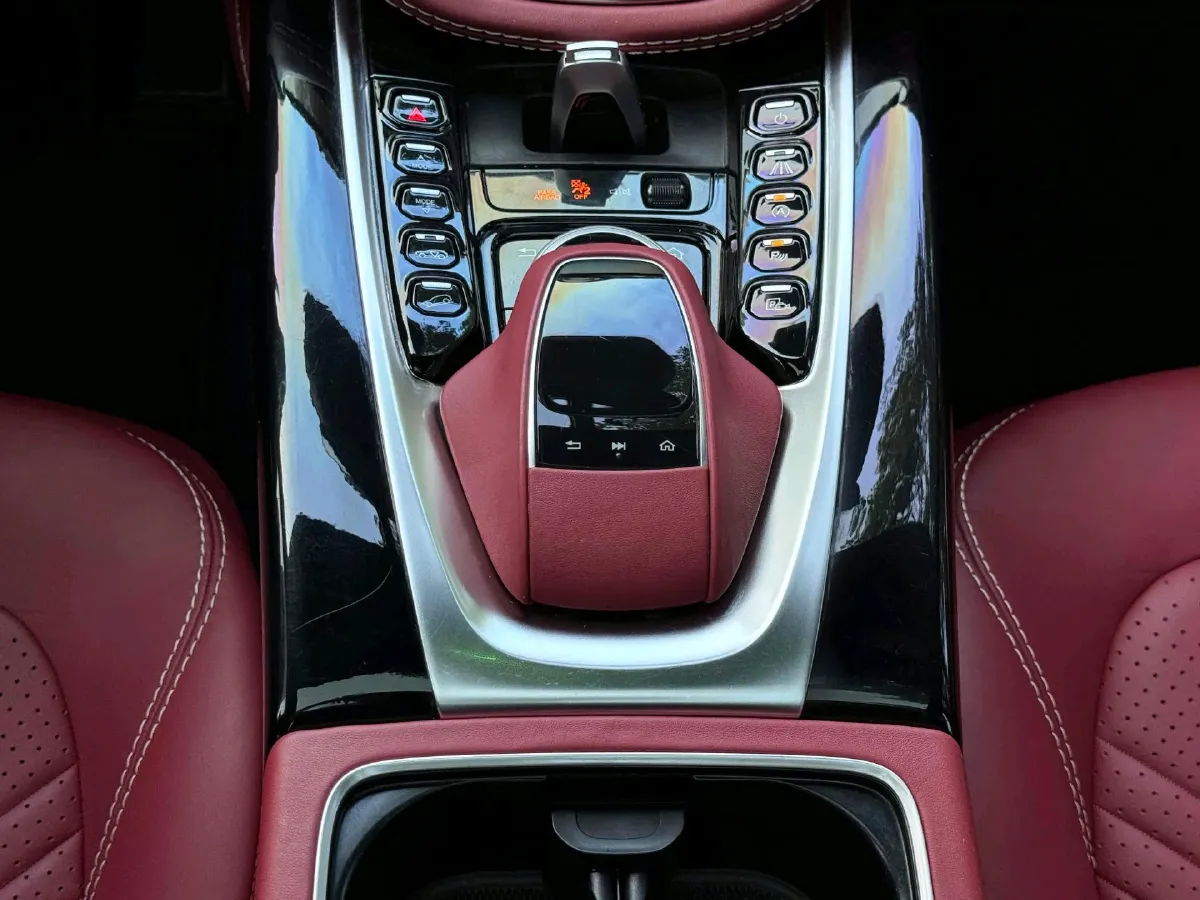 2023 Aston Martin DBX 3.0T 435HP L6 9AT,autocango,china used car exporter,china ev exporter,chinese used car exporter,chinese used ev exporter