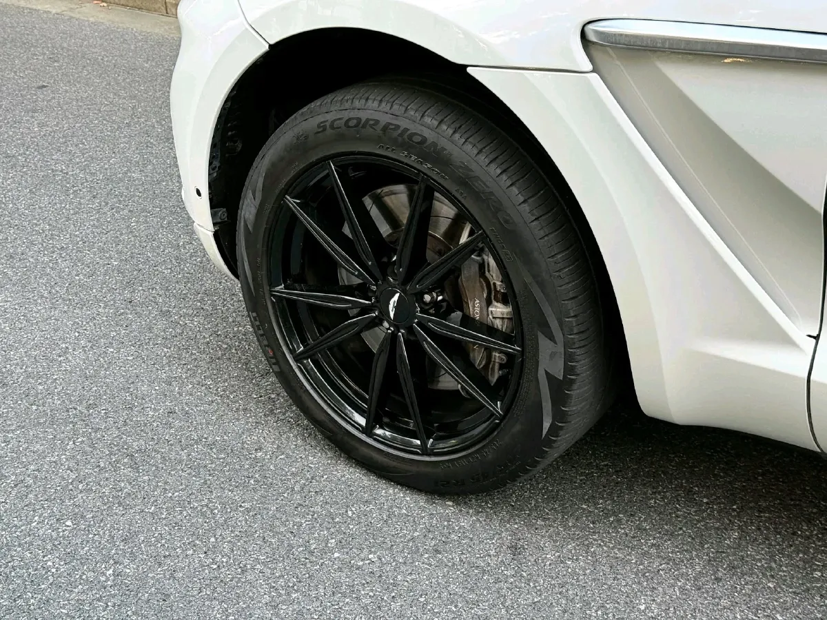 2023 Aston Martin DBX 3.0T 435HP L6 9AT,autocango,china used car exporter,china ev exporter,chinese used car exporter,chinese used ev exporter