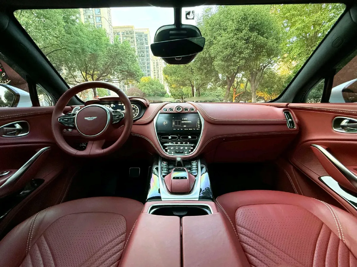 2023 Aston Martin DBX 3.0T 435HP L6 9AT,autocango,china used car exporter,china ev exporter,chinese used car exporter,chinese used ev exporter