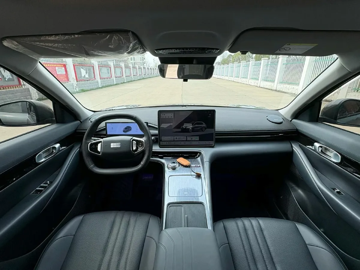 2024 Geely Emgrand L HiP 1.5T 181HP L4 3DHT PHEV 15.5KWH,autocango,china used car exporter,china ev exporter,chinese used car exporter,chinese used ev exporter