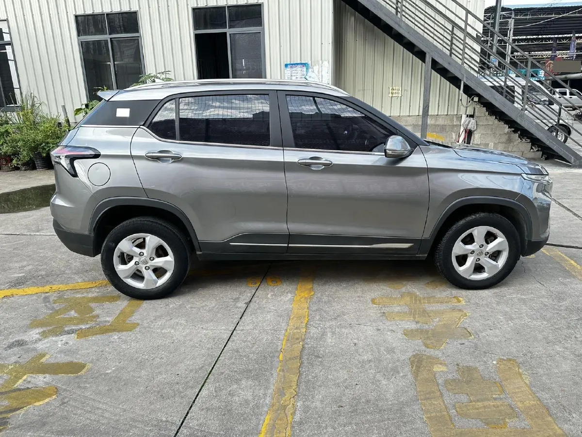 2019 BaoJun 730 1.5L 105HP L4 6MT,autocango,china used car exporter,china ev exporter,chinese used car exporter,chinese used ev exporter