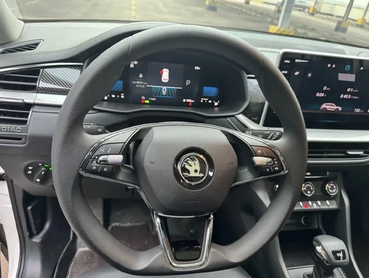 2025 Skoda Kodiak 2.0T 186HP L4 7DCT,autocango,china used car exporter,china ev exporter,chinese used car exporter,chinese used ev exporter
