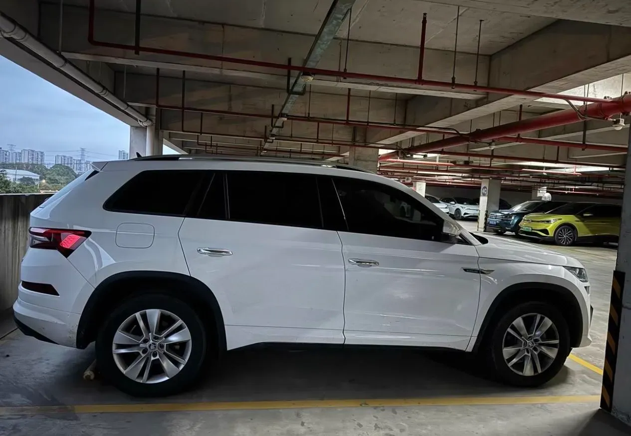 2025 Skoda Kodiak 2.0T 186HP L4 7DCT,autocango,china used car exporter,china ev exporter,chinese used car exporter,chinese used ev exporter