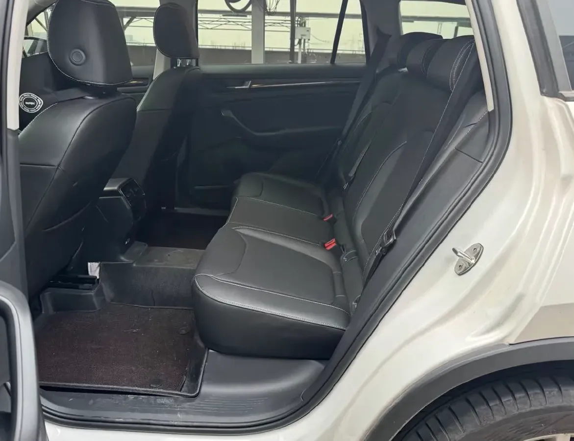 2025 Skoda Kodiak 2.0T 186HP L4 7DCT,autocango,china used car exporter,china ev exporter,chinese used car exporter,chinese used ev exporter