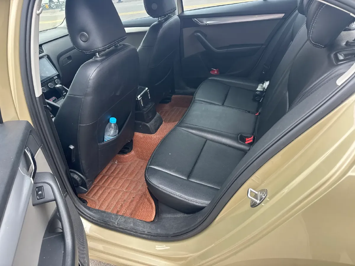 2015 Skoda Octavia 1.4T 150HP L4 7DCT,autocango,china used car exporter,china ev exporter,chinese used car exporter,chinese used ev exporter