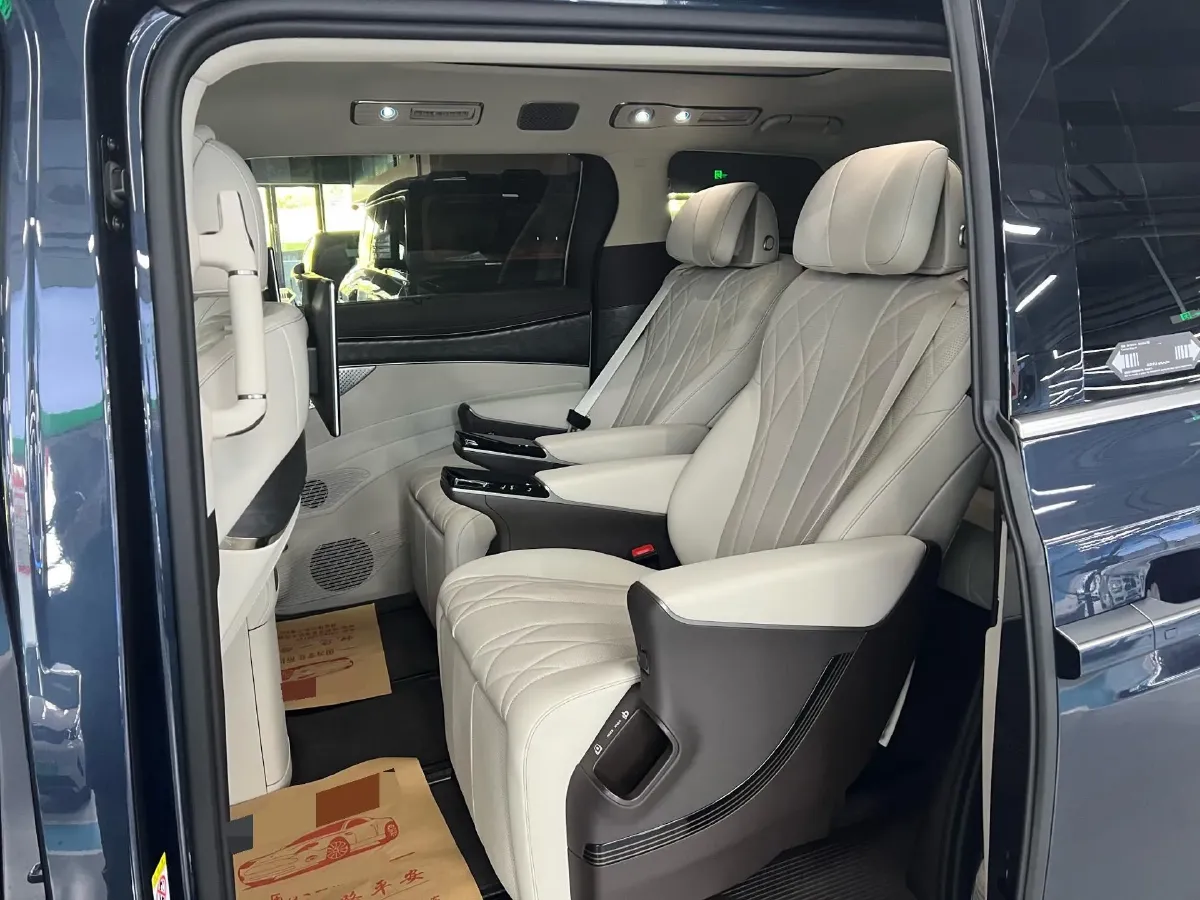 2025 Denza D9 1.5T 156HP L4 E-CVT PHEV 40KWH,autocango,china used car exporter,china ev exporter,chinese used car exporter,chinese used ev exporter