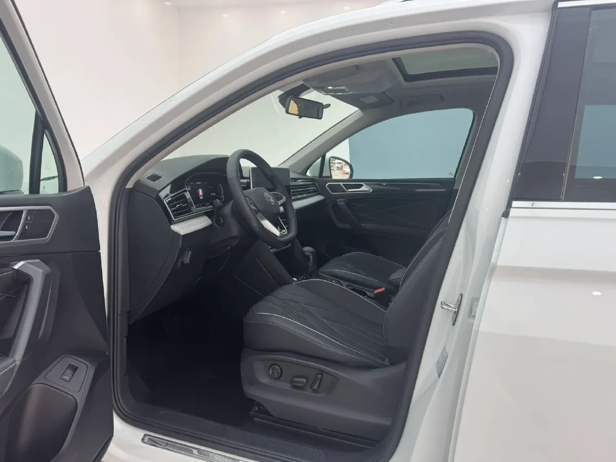 2023 Volkswagen Tiguan L 1.5T 160HP L4 7DCT,autocango,china used car exporter,china ev exporter,chinese used car exporter,chinese used ev exporter