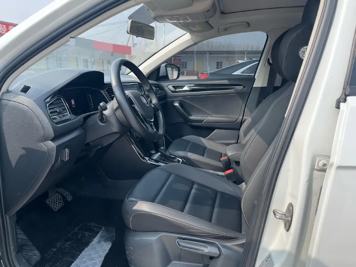 2020 Volkswagen T-Roc 1.4T 150HP L4 7DCT,autocango,china used car exporter,china ev exporter,chinese used car exporter,chinese used ev exporter