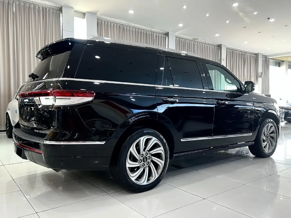 2022 BMW X7 3.0T 340HP L6 8AT,autocango,china used car exporter,china ev exporter,chinese used car exporter,chinese used ev exporter