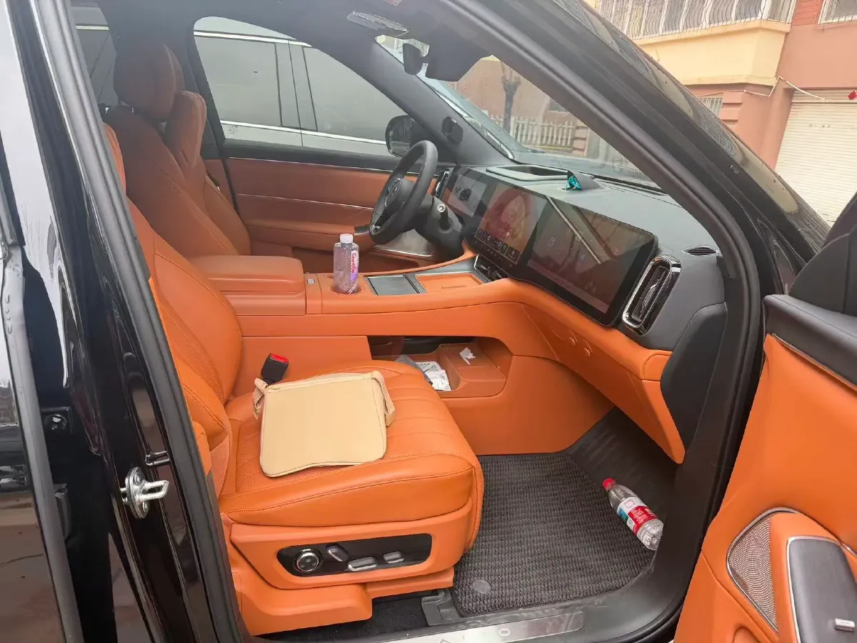 2025 AITO AITO M8 REEV 160HP REEV 53.4KWH,autocango,china used car exporter,china ev exporter,chinese used car exporter,chinese used ev exporter