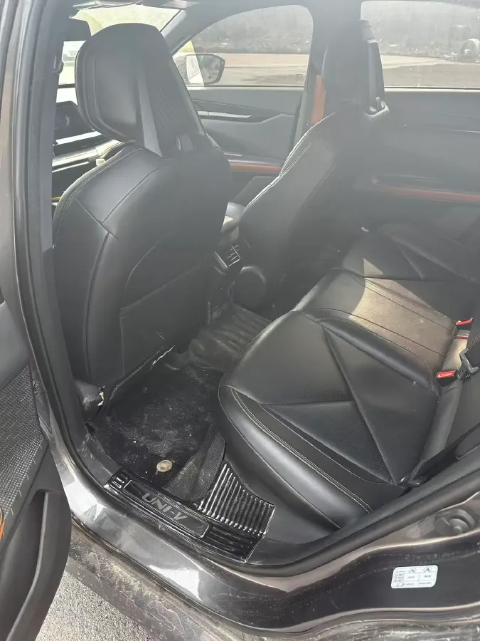 2022 ChangAn UNI-V 1.5T 188HP L4 7DCT,autocango,china used car exporter,china ev exporter,chinese used car exporter,chinese used ev exporter