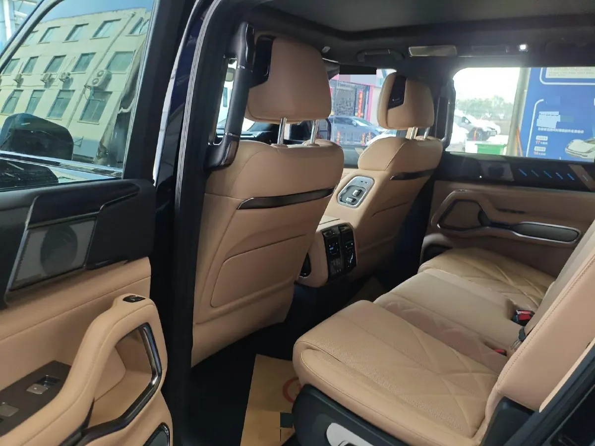 2025 FangChengBao Bao 8 2.0T 245HP L4 E-CVT PHEV 36.8KWH,autocango,china used car exporter,china ev exporter,chinese used car exporter,chinese used ev exporter