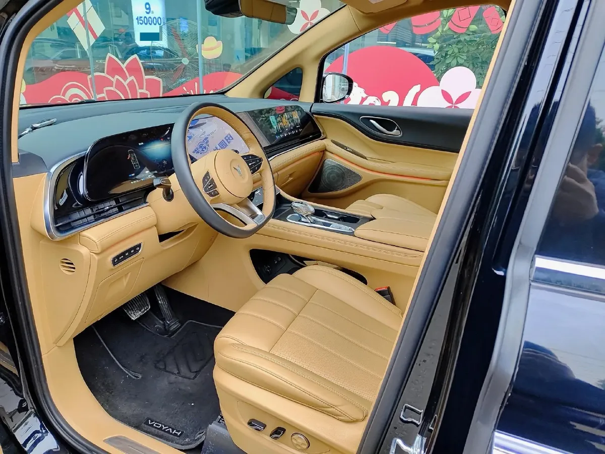 2025 Voyah Dream 1.5T 150HP L4 PHEV 41.7KWH,autocango,china used car exporter,china ev exporter,chinese used car exporter,chinese used ev exporter