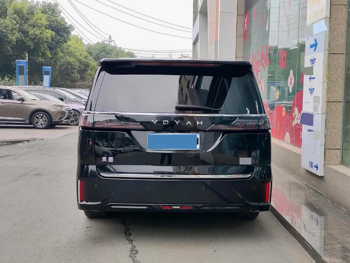 2025 Voyah Dream 1.5T 150HP L4 PHEV 41.7KWH,autocango,china used car exporter,china ev exporter,chinese used car exporter,chinese used ev exporter