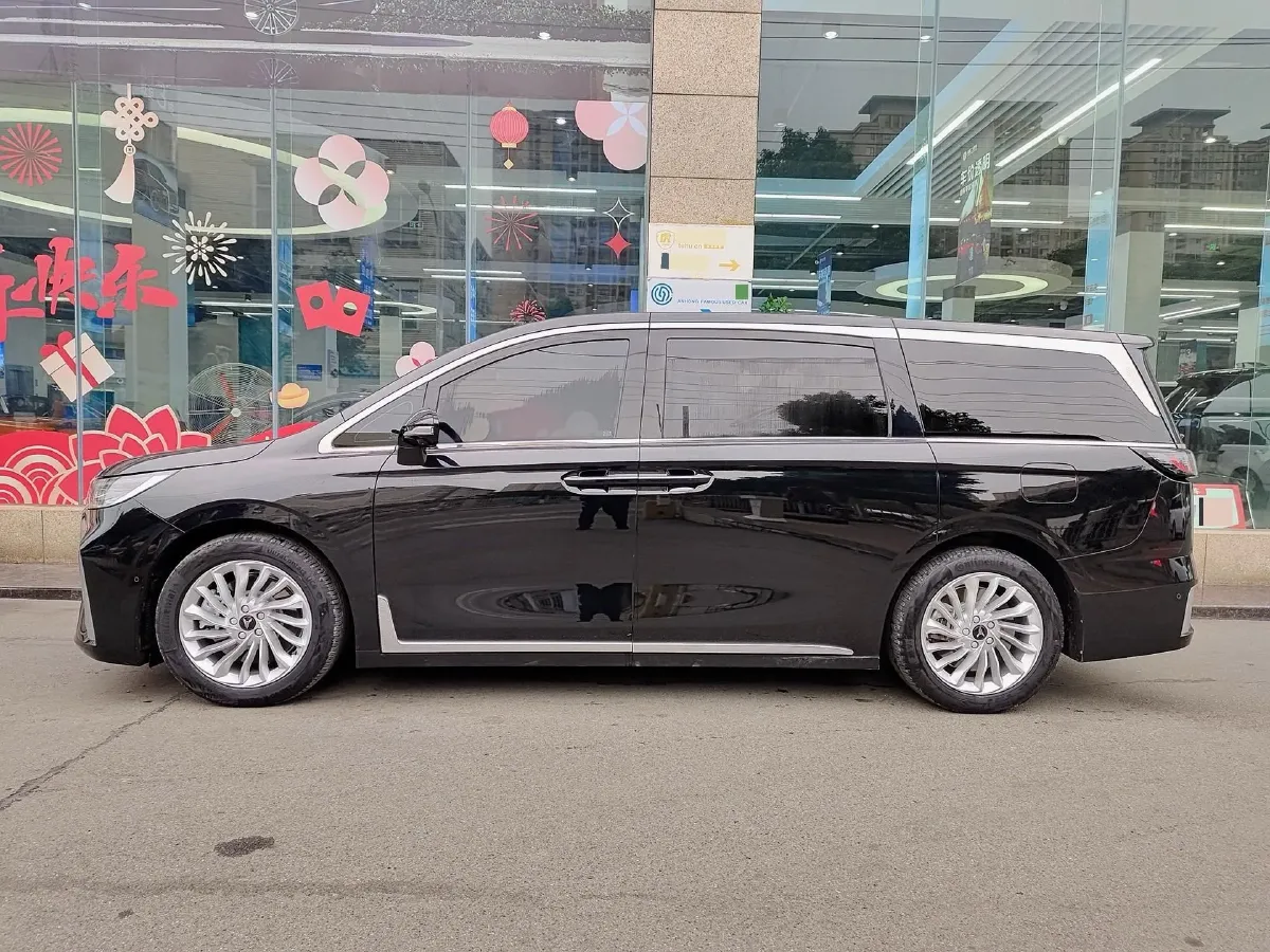 2025 Voyah Dream 1.5T 150HP L4 PHEV 41.7KWH,autocango,china used car exporter,china ev exporter,chinese used car exporter,chinese used ev exporter