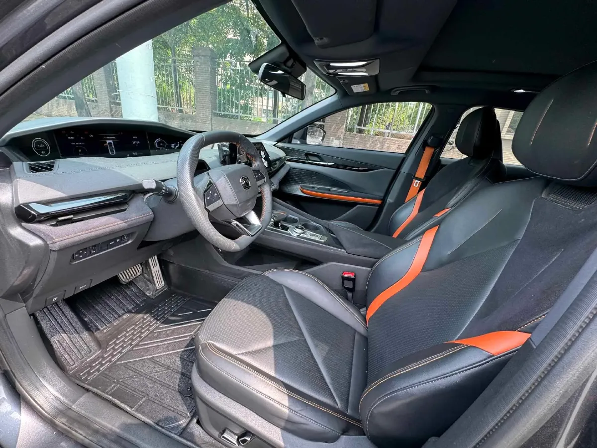 2022 ChangAn UNI-V 1.5T 188HP L4 7DCT,autocango,china used car exporter,china ev exporter,chinese used car exporter,chinese used ev exporter