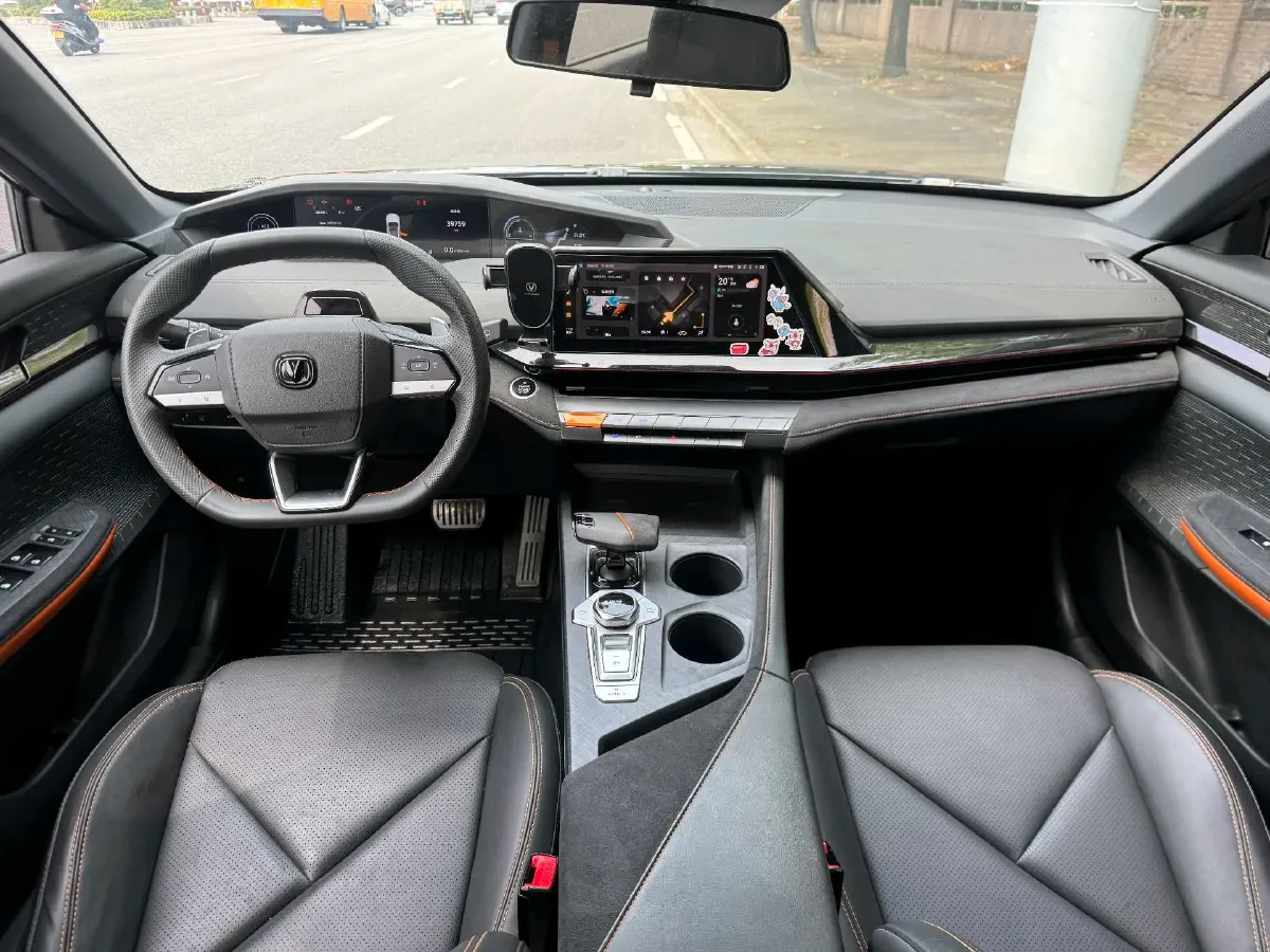 2022 ChangAn UNI-V 1.5T 188HP L4 7DCT,autocango,china used car exporter,china ev exporter,chinese used car exporter,chinese used ev exporter