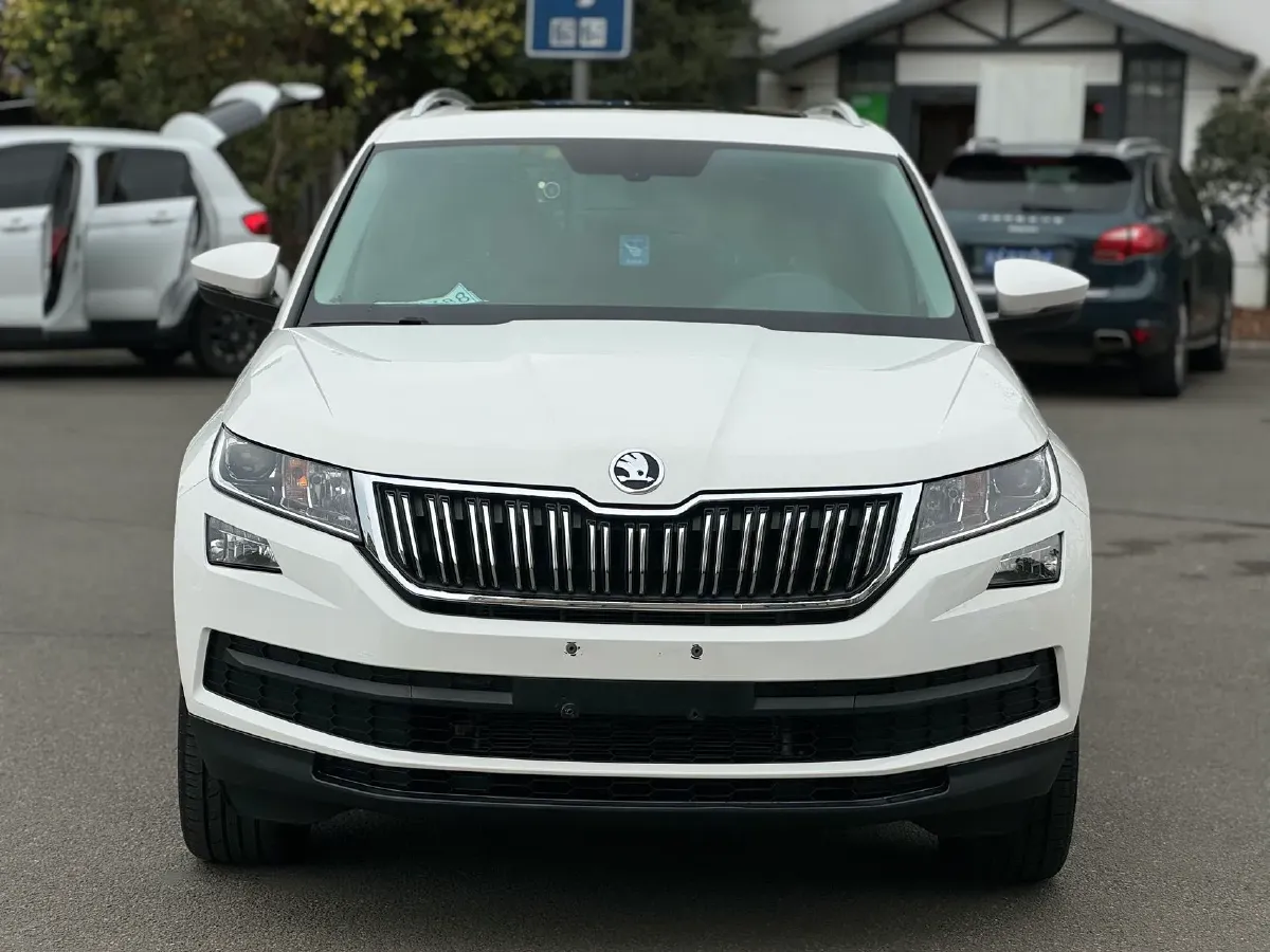 2020 Skoda Kodiak 2.0T 186HP L4 7DCT,autocango,china used car exporter,china ev exporter,chinese used car exporter,chinese used ev exporter