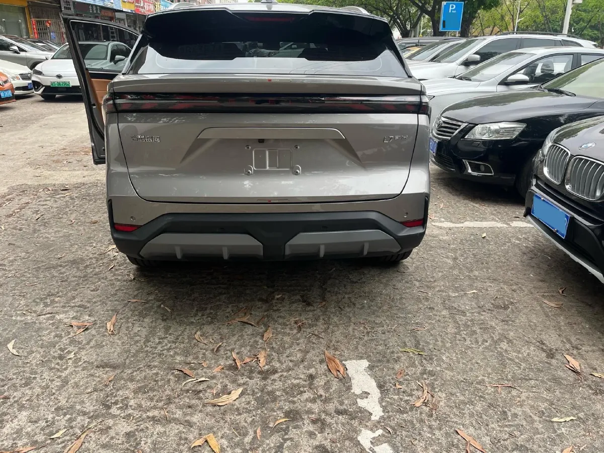 2025 Geely Galaxy L7 1.5L 112HP L4 1DHT PHEV 18.4KWH,autocango,china used car exporter,china ev exporter,chinese used car exporter,chinese used ev exporter