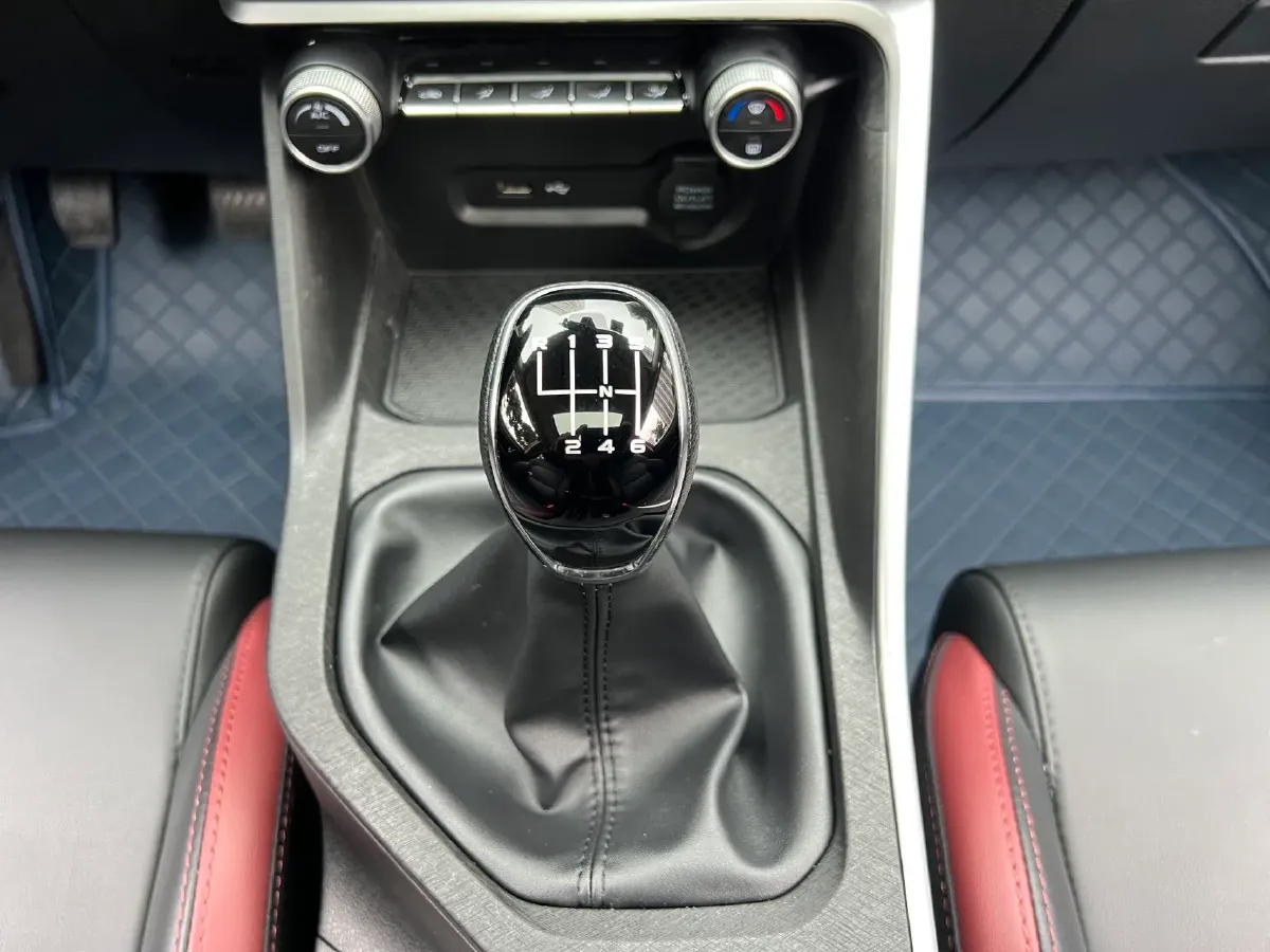 2020 Geely Coolray 1.4T 141HP L4 6MT,autocango,china used car exporter,china ev exporter,chinese used car exporter,chinese used ev exporter