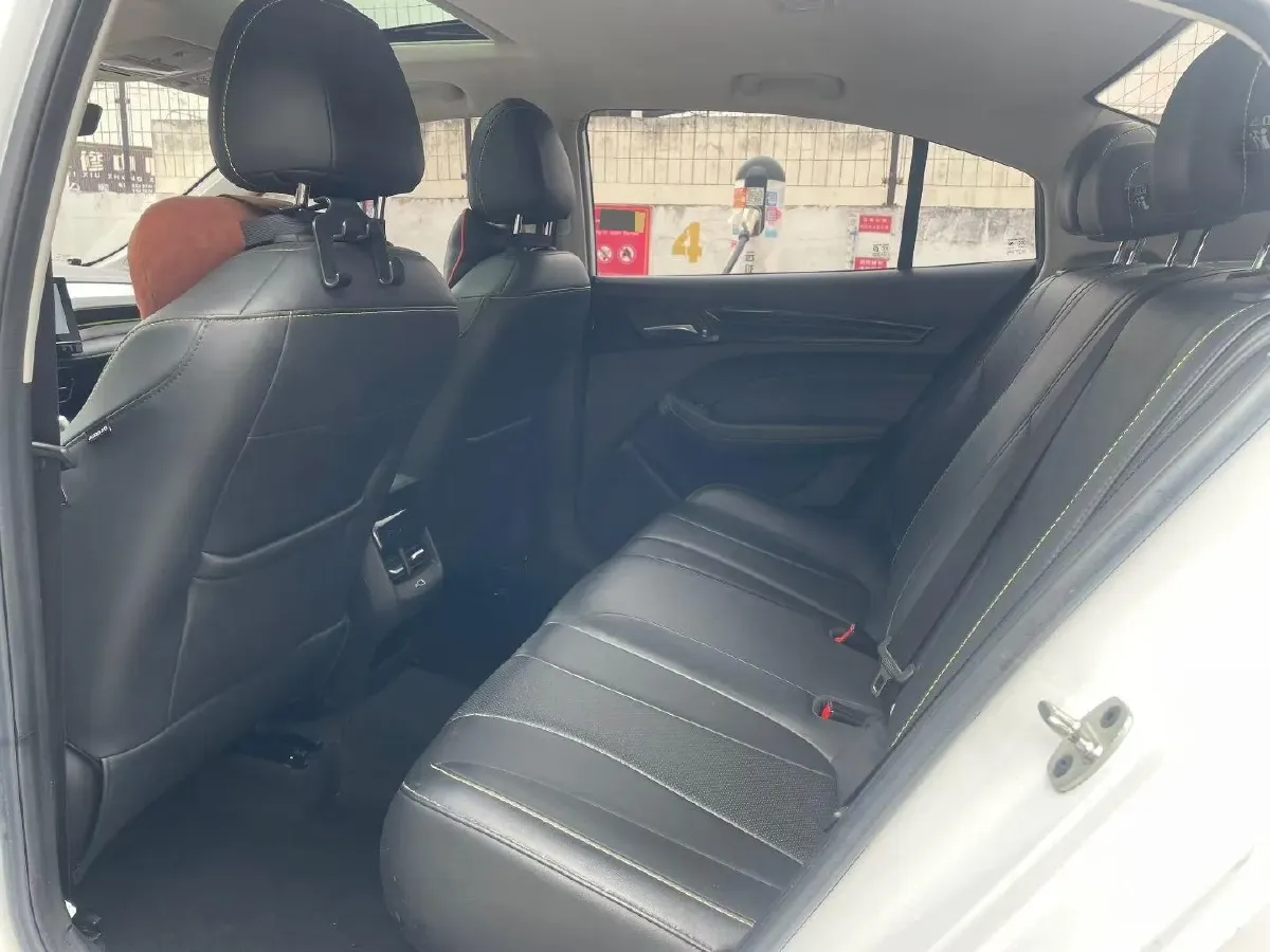 2021 Roewe i5 1.5L 120HP L4 CVT,autocango,china used car exporter,china ev exporter,chinese used car exporter,chinese used ev exporter