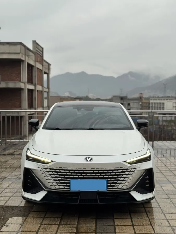 2023 ChangAn UNI-V 1.5T 188HP L4 7DCT,autocango,china used car exporter,china ev exporter,chinese used car exporter,chinese used ev exporter