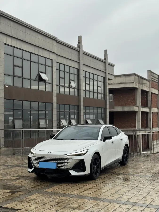 2023 ChangAn UNI-V 1.5T 188HP L4 7DCT,autocango,china used car exporter,china ev exporter,chinese used car exporter,chinese used ev exporter