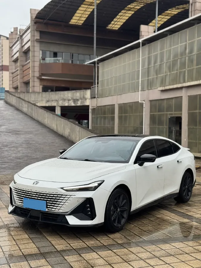 2023 ChangAn UNI-V 1.5T 188HP L4 7DCT,autocango,china used car exporter,china ev exporter,chinese used car exporter,chinese used ev exporter