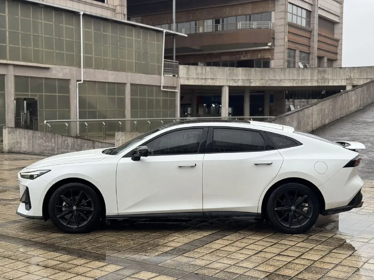 2023 ChangAn UNI-V 1.5T 188HP L4 7DCT,autocango,china used car exporter,china ev exporter,chinese used car exporter,chinese used ev exporter