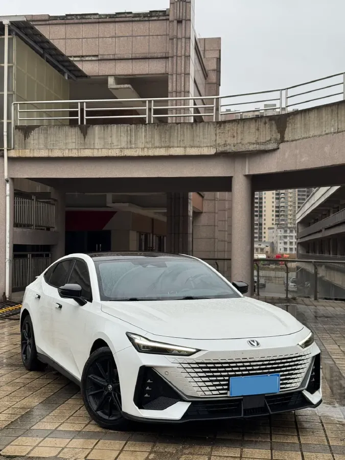 2023 ChangAn UNI-V 1.5T 188HP L4 7DCT,autocango,china used car exporter,china ev exporter,chinese used car exporter,chinese used ev exporter