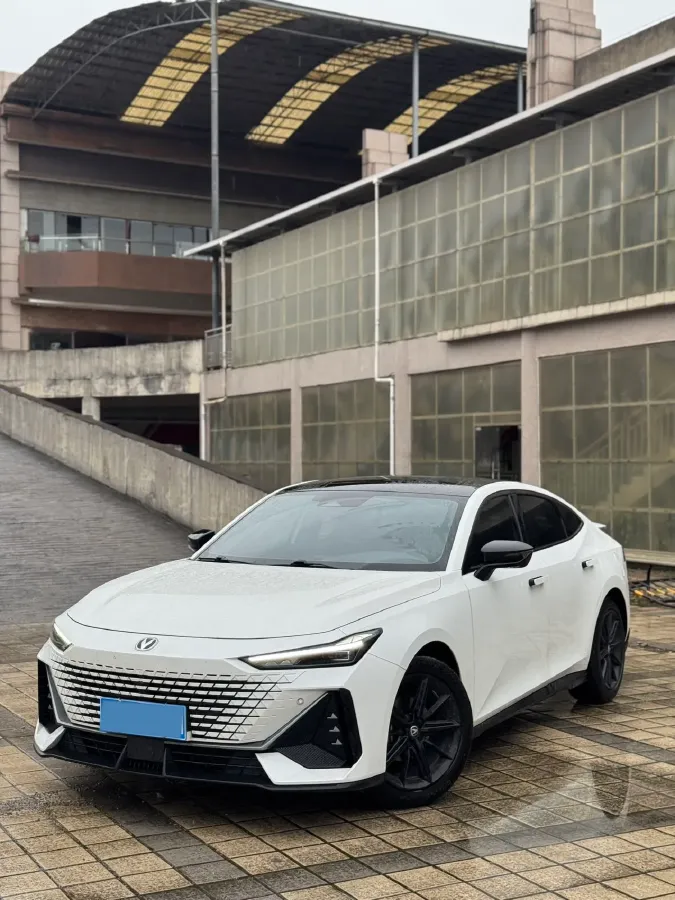 2023 ChangAn UNI-V 1.5T 188HP L4 7DCT,autocango,china used car exporter,china ev exporter,chinese used car exporter,chinese used ev exporter