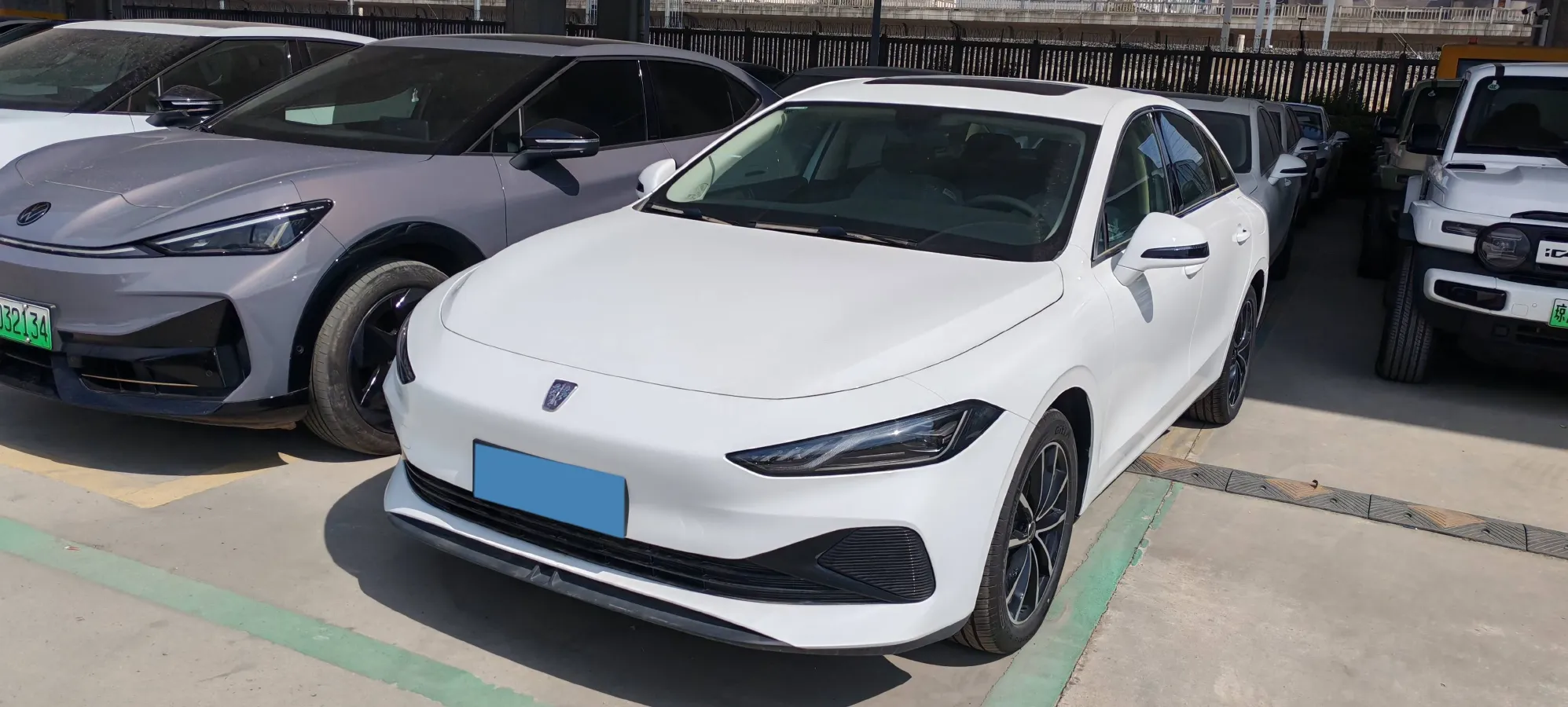 2025 Roewe D7 1.5L 112HP L4 1DHT PHEV 19.7KWH,autocango,china used car exporter,china ev exporter,chinese used car exporter,chinese used ev exporter