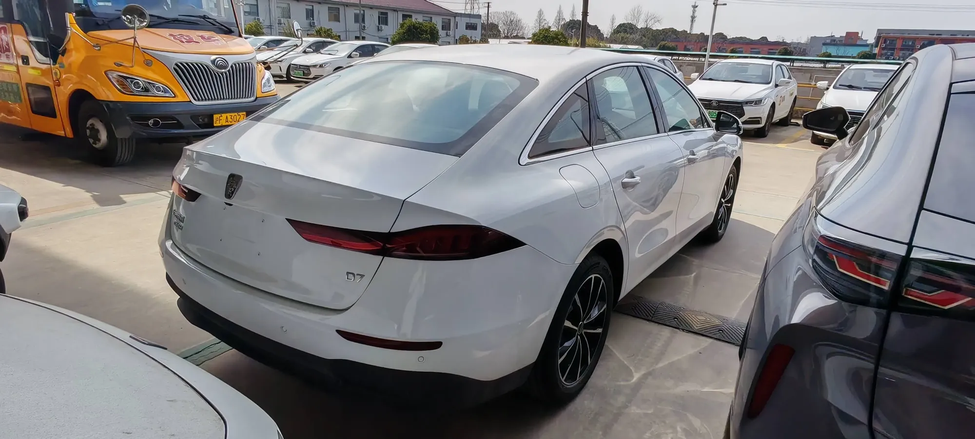 2025 Roewe D7 1.5L 112HP L4 1DHT PHEV 19.7KWH,autocango,china used car exporter,china ev exporter,chinese used car exporter,chinese used ev exporter