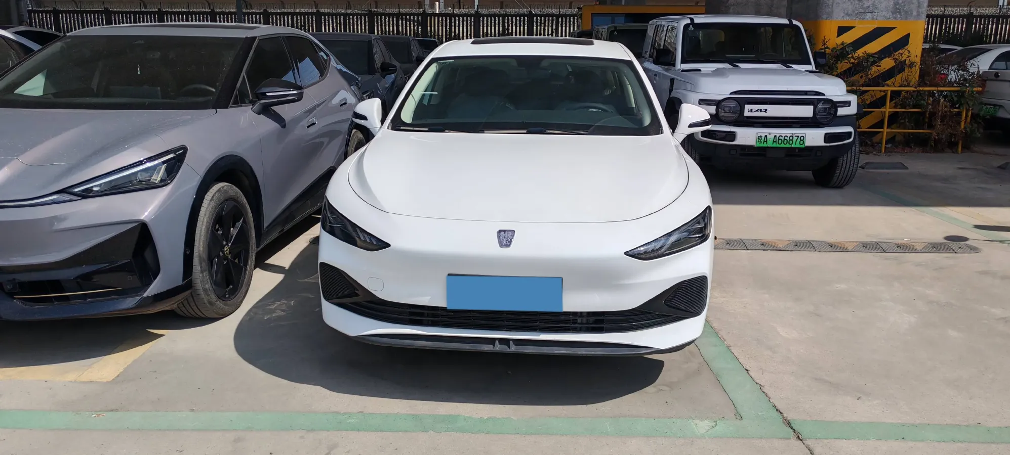 2025 Roewe D7 1.5L 112HP L4 1DHT PHEV 19.7KWH,autocango,china used car exporter,china ev exporter,chinese used car exporter,chinese used ev exporter