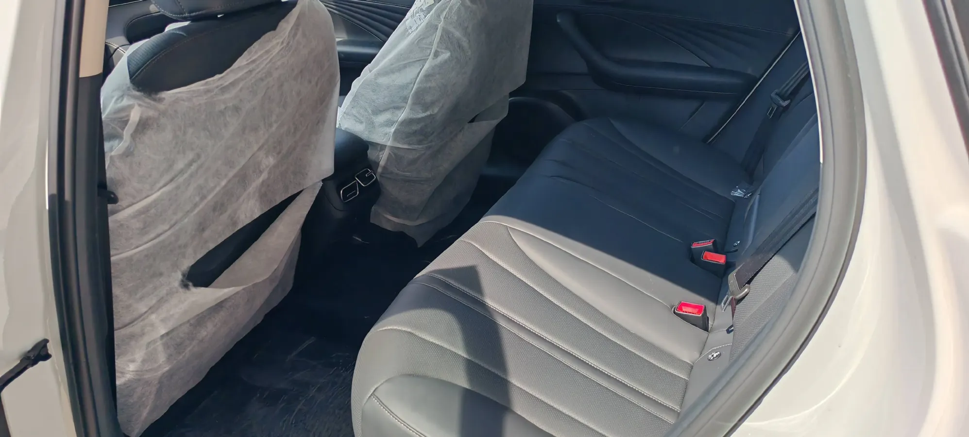 2025 Roewe D7 1.5L 112HP L4 1DHT PHEV 19.7KWH,autocango,china used car exporter,china ev exporter,chinese used car exporter,chinese used ev exporter