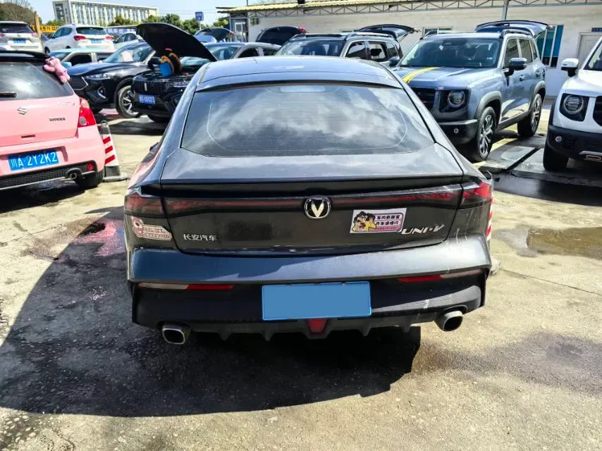 2022 ChangAn UNI-V 1.5T 188HP L4 7DCT,autocango,china used car exporter,china ev exporter,chinese used car exporter,chinese used ev exporter