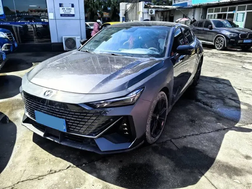 2022 ChangAn UNI-V 1.5T 188HP L4 7DCT,autocango,china used car exporter,china ev exporter,chinese used car exporter,chinese used ev exporter