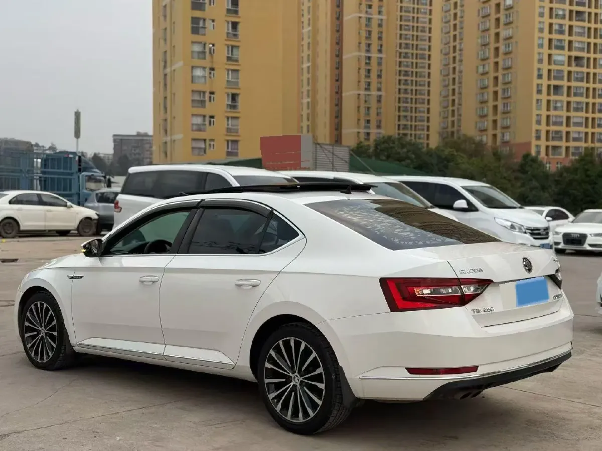 2018 Skoda Superb 1.8T 180HP L4 7DCT,autocango,china used car exporter,china ev exporter,chinese used car exporter,chinese used ev exporter