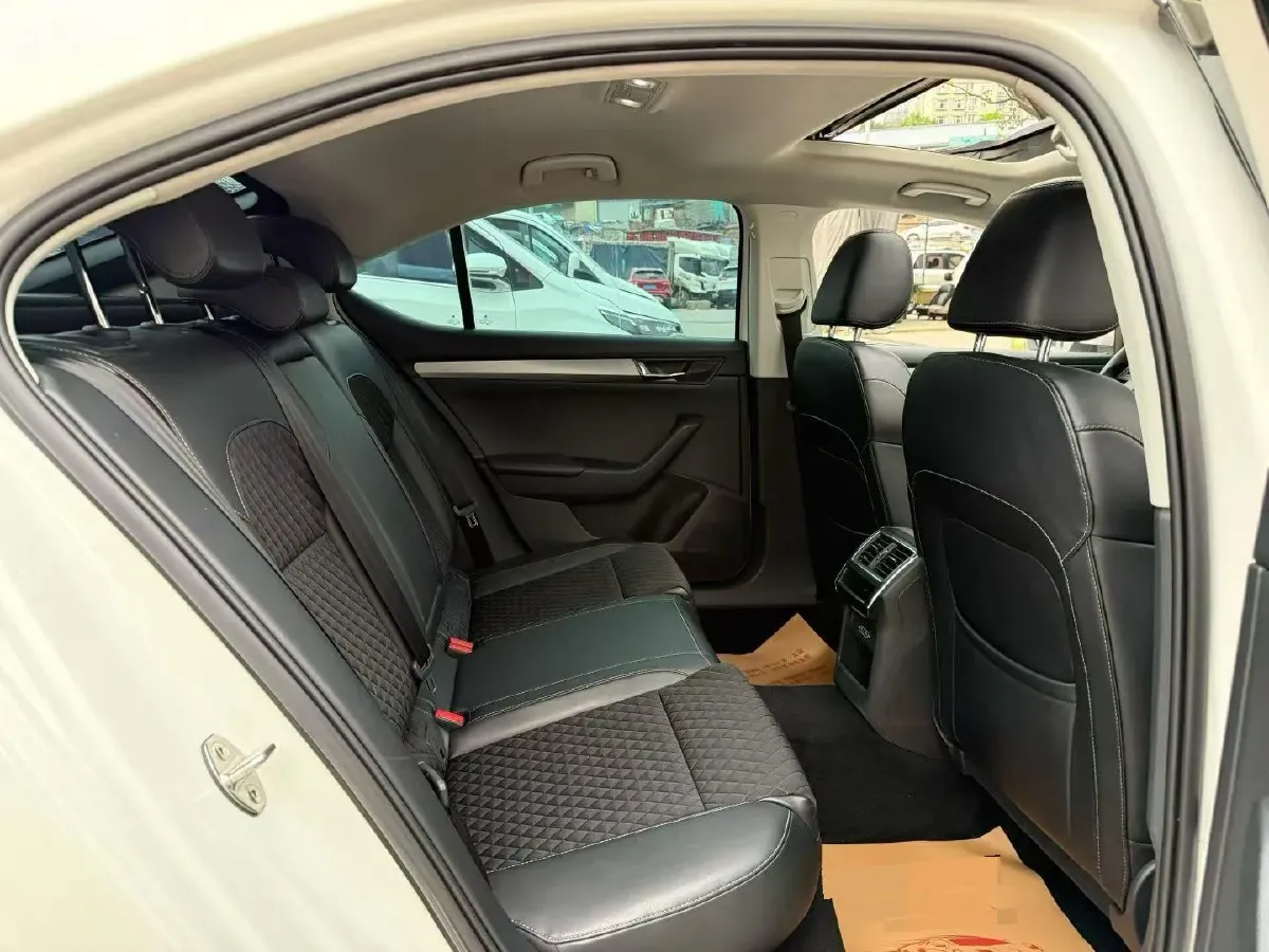 2018 Skoda Superb 1.8T 180HP L4 7DCT,autocango,china used car exporter,china ev exporter,chinese used car exporter,chinese used ev exporter