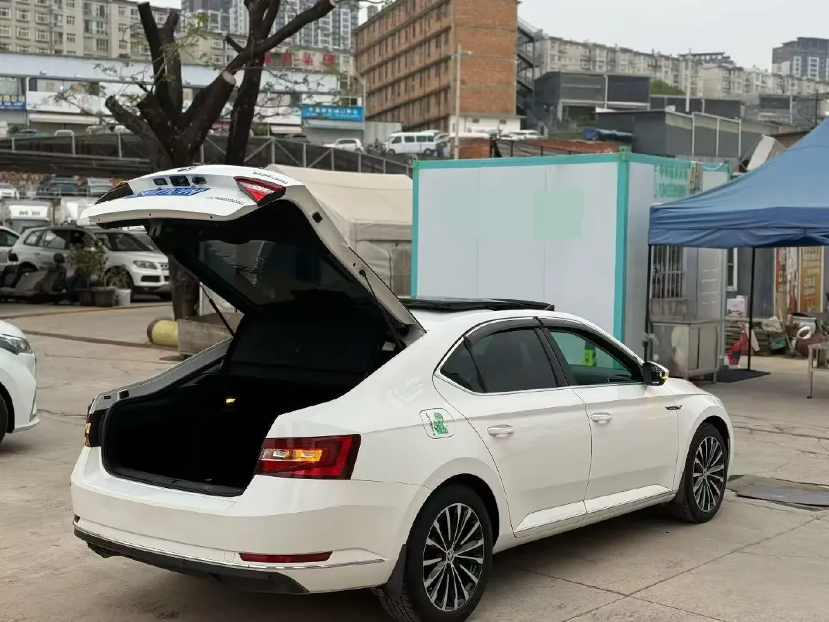 2018 Skoda Superb 1.8T 180HP L4 7DCT,autocango,china used car exporter,china ev exporter,chinese used car exporter,chinese used ev exporter