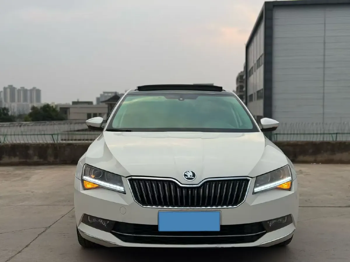 2018 Skoda Superb 1.8T 180HP L4 7DCT,autocango,china used car exporter,china ev exporter,chinese used car exporter,chinese used ev exporter