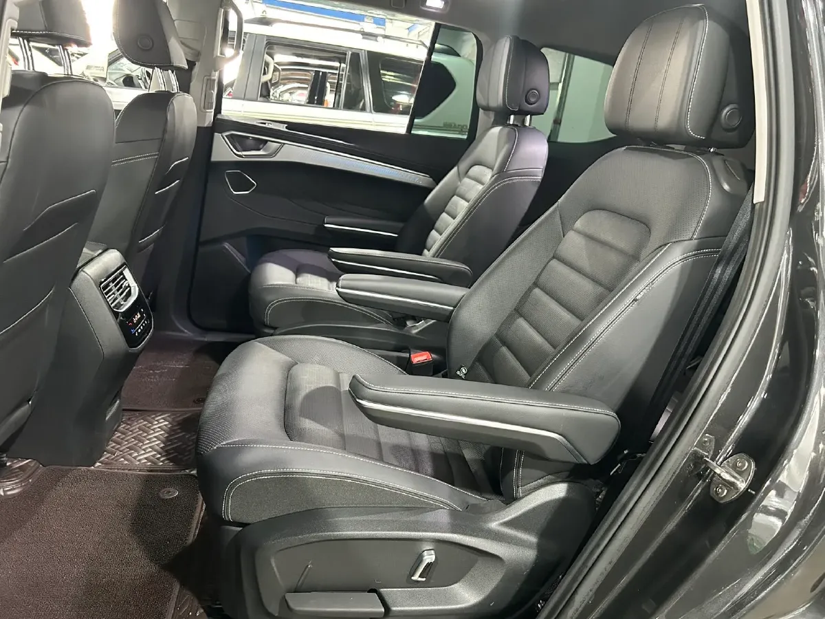 2023 Volkswagen Talagon 2.0T 220HP L4 7DCT,autocango,china used car exporter,china ev exporter,chinese used car exporter,chinese used ev exporter