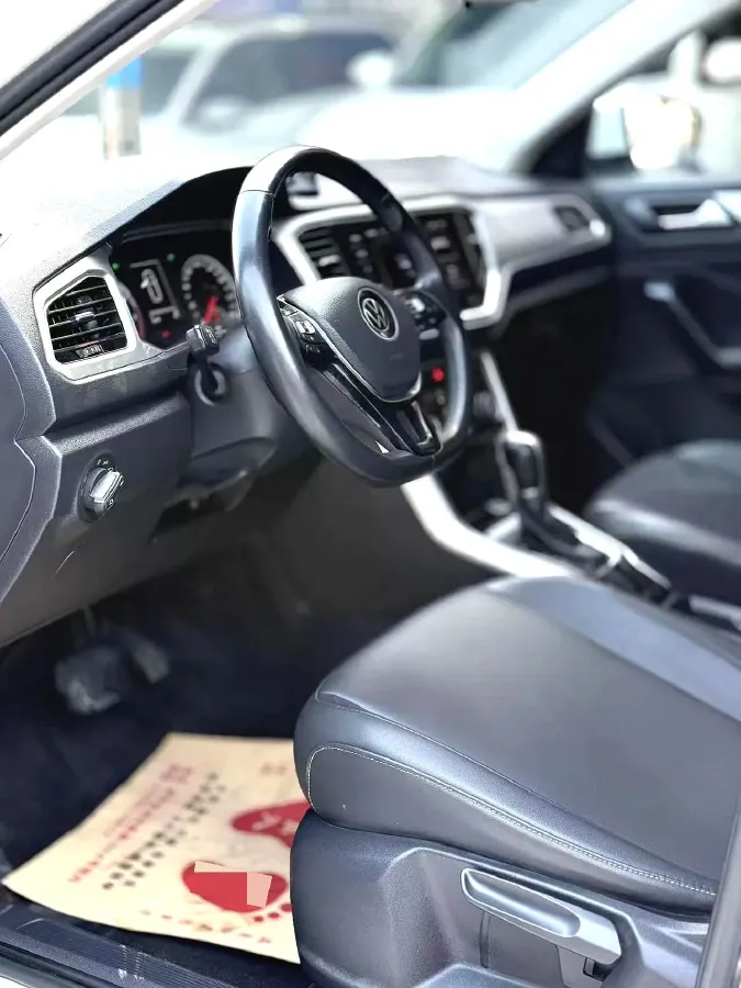 2022 Volkswagen T-Roc 1.4T 150HP L4 7DCT,autocango,china used car exporter,china ev exporter,chinese used car exporter,chinese used ev exporter