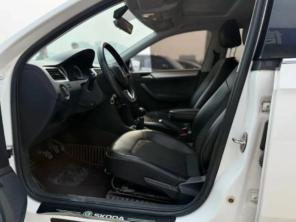 2019 SWM G01 1.5T 156HP L4 6MT,autocango,china used car exporter,china ev exporter,chinese used car exporter,chinese used ev exporter