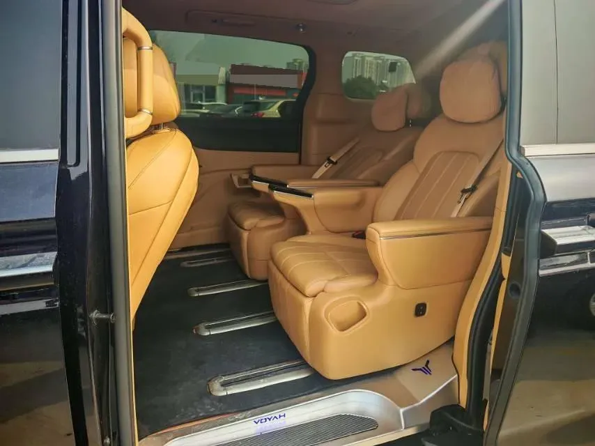 2025 Voyah Dream 1.5T 150HP L4 PHEV 41.7KWH,autocango,china used car exporter,china ev exporter,chinese used car exporter,chinese used ev exporter