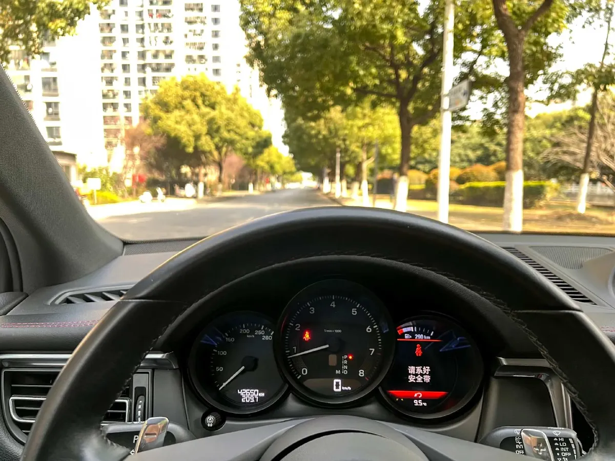 2022 Porsche Macan 2.0T 265HP L4 7DCT,autocango,china used car exporter,china ev exporter,chinese used car exporter,chinese used ev exporter