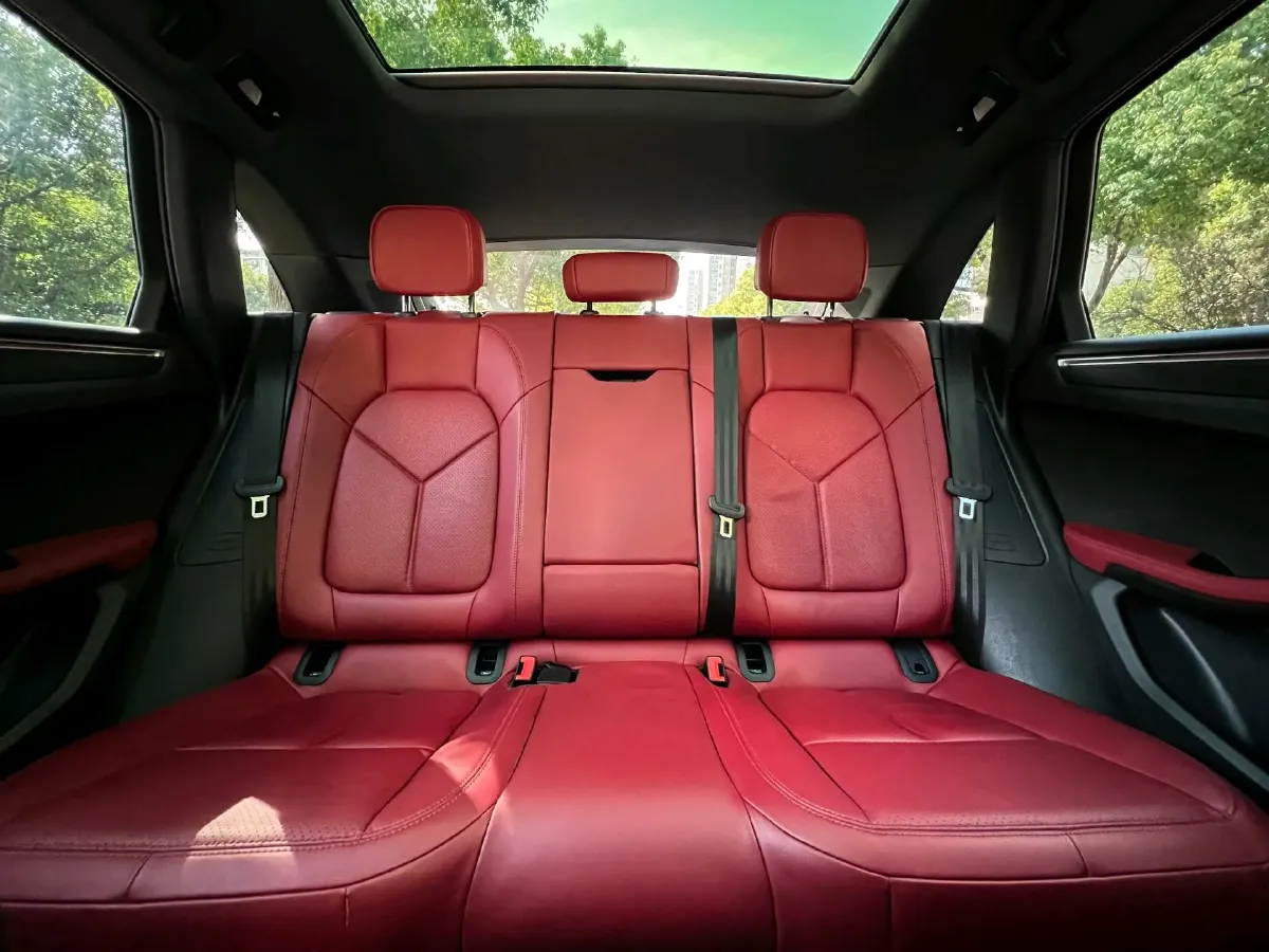 2022 Porsche Macan 2.0T 265HP L4 7DCT,autocango,china used car exporter,china ev exporter,chinese used car exporter,chinese used ev exporter